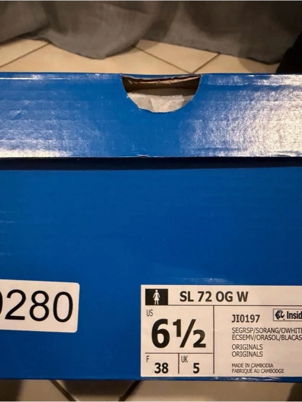 adidas lightweight sneaker